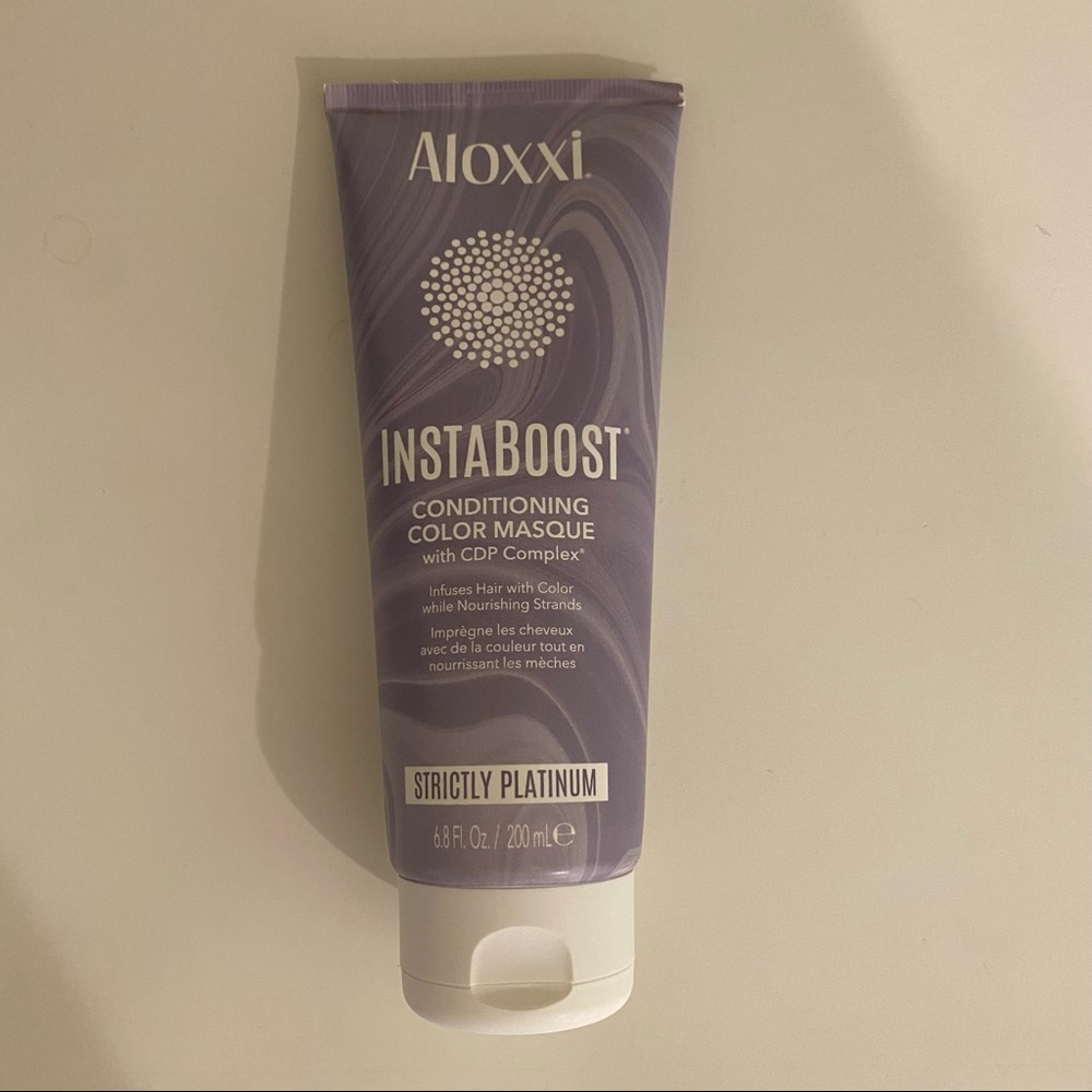 Aloxxi instaboost conditioning color hair mask in strictly platinum